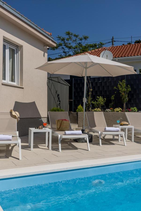 Villa Katess With Heated Pool Сплит Экстерьер фото