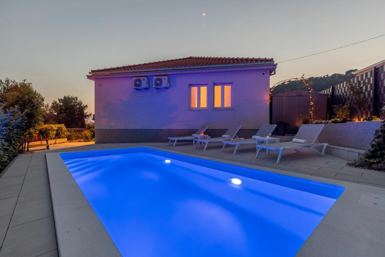 Villa Katess With Heated Pool Сплит Экстерьер фото