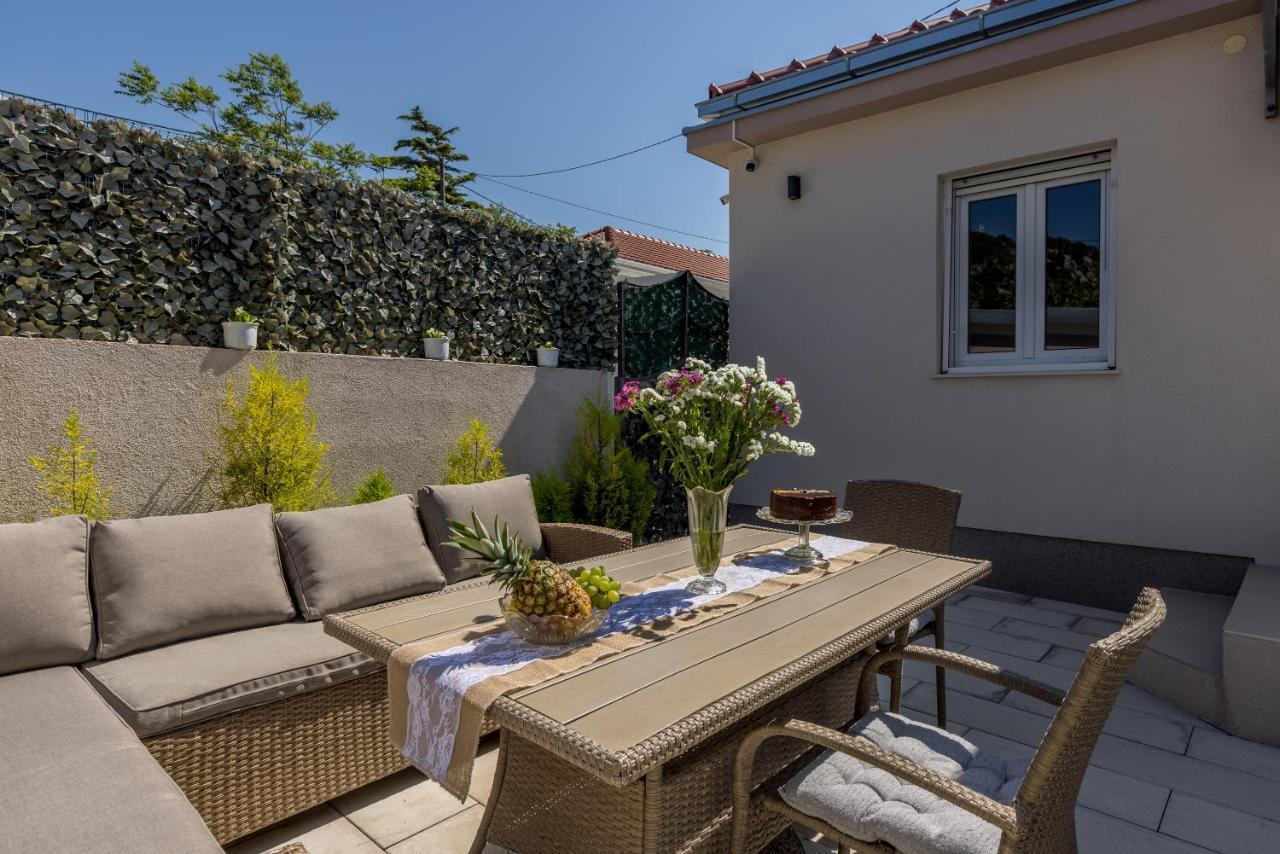 Villa Katess With Heated Pool Сплит Экстерьер фото