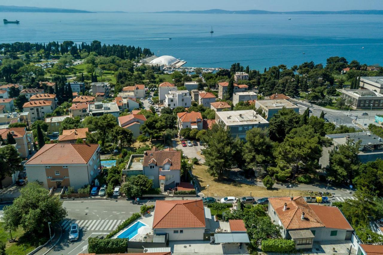 Villa Katess With Heated Pool Сплит Экстерьер фото