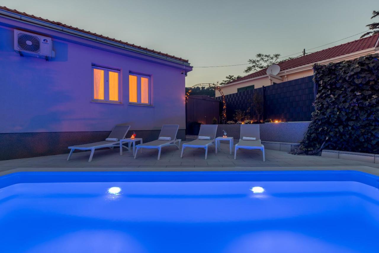 Villa Katess With Heated Pool Сплит Экстерьер фото